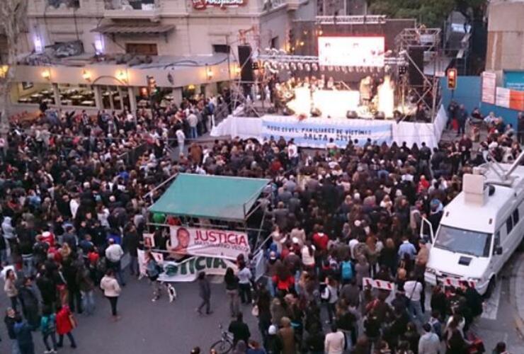 Imagen de El ex arzobispo de Rosario celebró misa en homenaje a las víctimas de Salta 2141