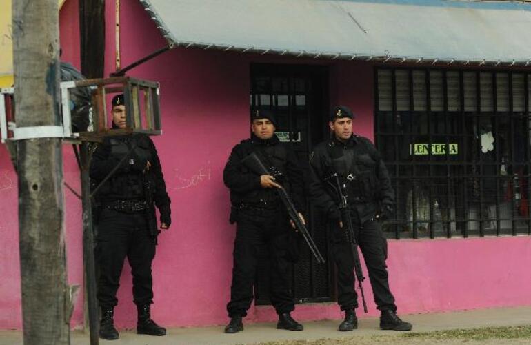 Efectivos de la polic&iacute;a provincial y de Gendarmer&iacute;a realizaban varios allanamientos en zona sur.