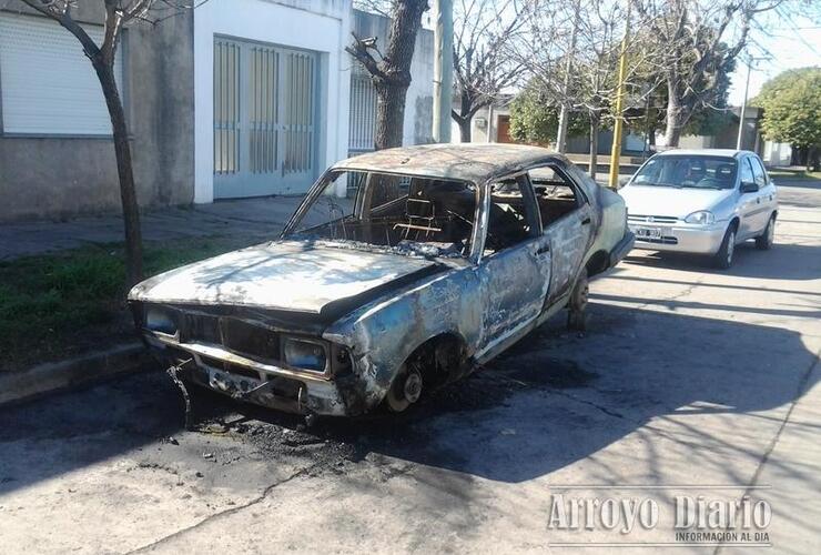 Así quedó el automóvil tras el incendio