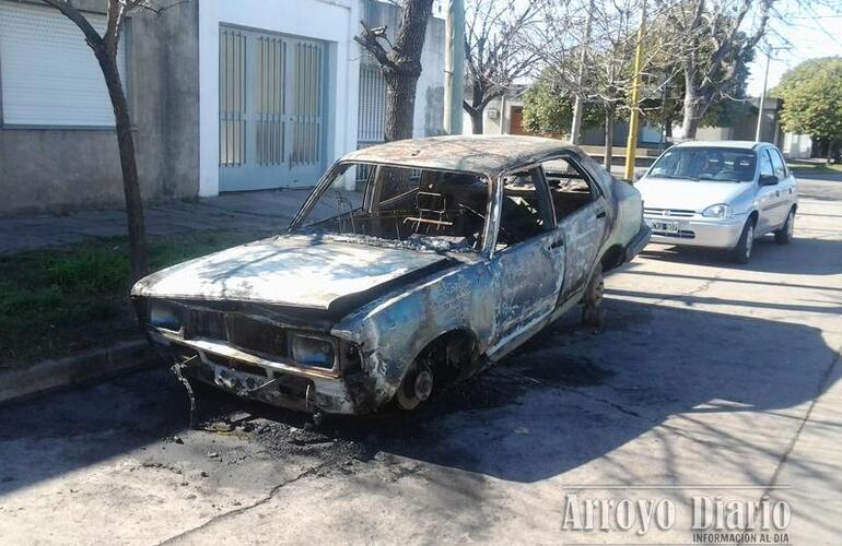 Así quedó el automóvil tras el incendio