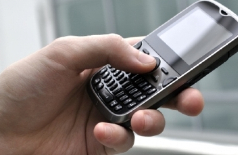 Imagen de Empresa de telefon&iacute;a deber&aacute; entregarle a un usuario un mini cooper