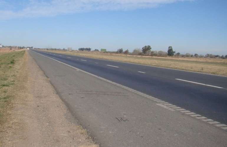 El camión de garrafa fue interceptado en la Autopista Rosario-Buenos en jurisdicción de la Inspección 5ta. Foto: Archivo Periódico Todos.