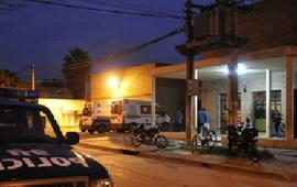 Personal del hospital Ganem atendió al joven. Luego lo derivaron a Rosario. Foto: 12noticias.com.ar