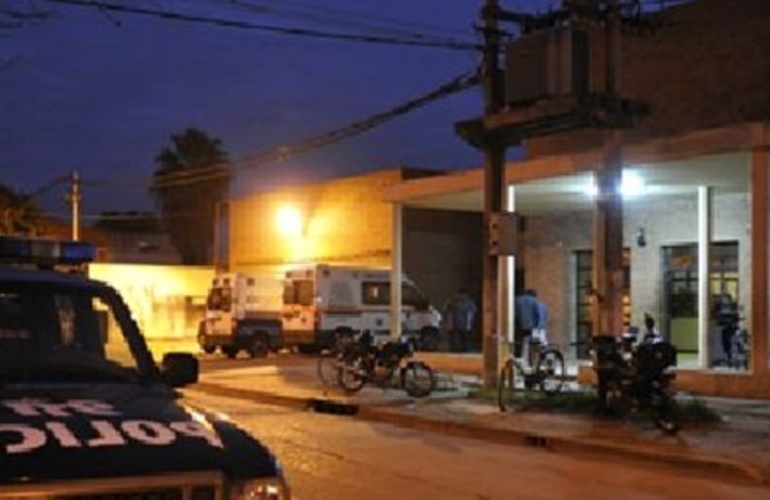 Personal del hospital Ganem atendió al joven. Luego lo derivaron a Rosario. Foto: 12noticias.com.ar