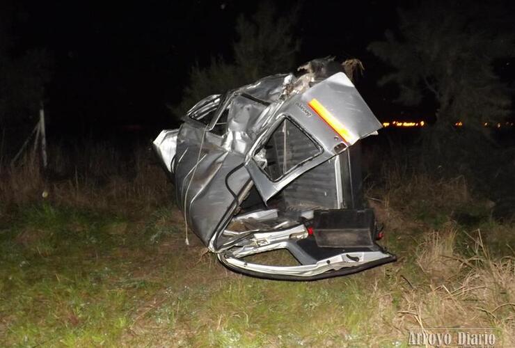 Imagen de Falleció la acompañante del joven que volcó su camioneta en Fighiera