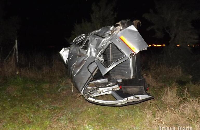 Imagen de Falleció la acompañante del joven que volcó su camioneta en Fighiera