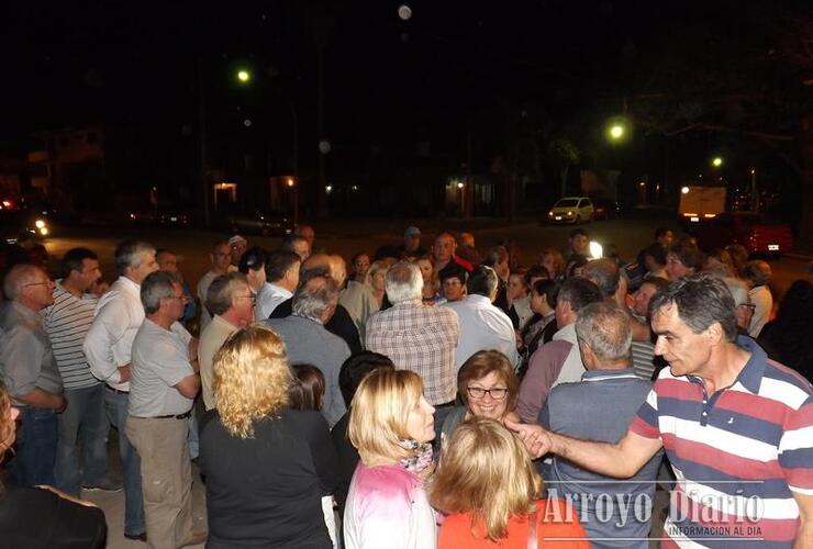 Los vecinos se reunieron en la esquina de San Martín y Sargento Cabral