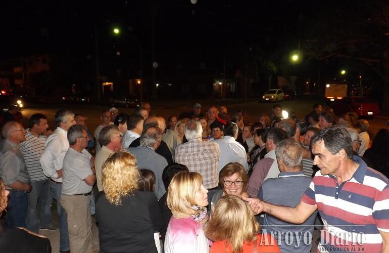 Los vecinos se reunieron en la esquina de San Martín y Sargento Cabral