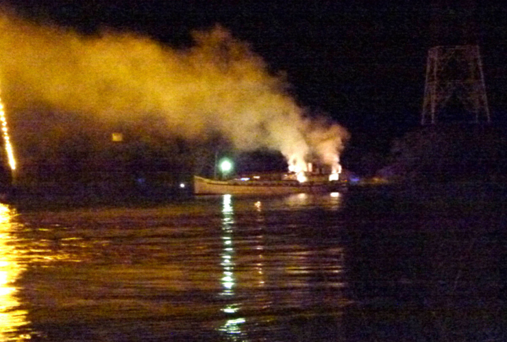 Trágica explosión en un barco dejó dos muertos.