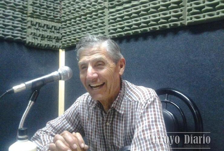 Roberto Petrini durante una entrevista para Radio Extremo 106.9