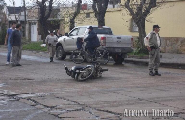 Imagen de Accidente entre una moto y una camioneta