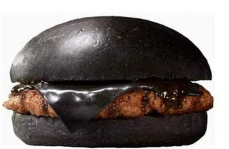 Imagen de Crean la hamburguesa completamente negra en Japón