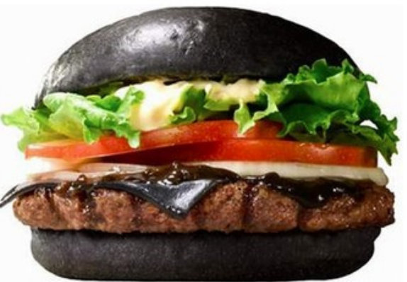 Imagen de Crean la hamburguesa completamente negra en Japón