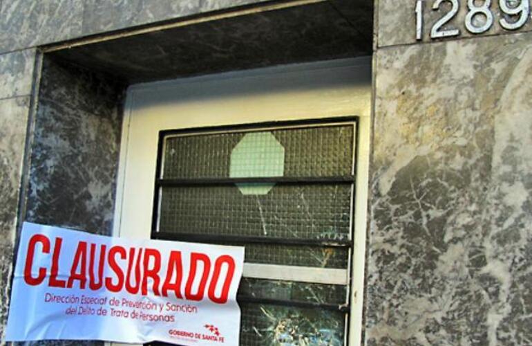 Presidente roca 1289. Uno de los inmuebles que funcionaba como privado y donde se coloc&oacute; una faja de clausura.