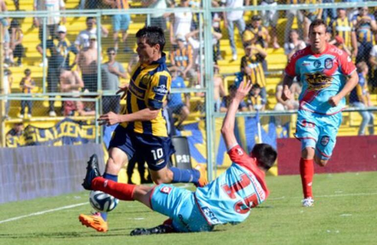 Medina pas&oacute; desapercibido pero hizo un excelente partido. Foto: Sebasti&aacute;n Su&aacute;rez Meccia. La Capital