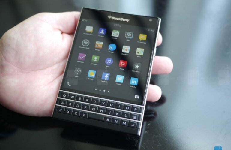 Imagen de Passport, el teléfono con pantalla cuadrada de BlackBerry