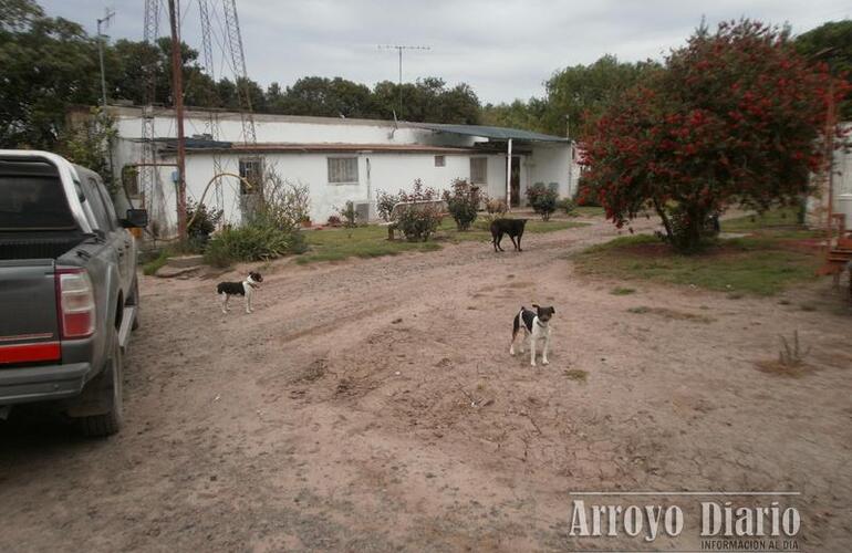 La finca donde vive la familia que sufrió el asalto está ubicada próxima a la autopista Buenos Aires - Rosario en cercanías del peaje de General Lagos. Foto: Claudio Ferreyra La finca donde vive la familia que sufrió el asalto está ubicada próxima a la autopista Buenos Aires - Rosario en cercanías del peaje de General Lagos. Foto: Claudio Ferreyra