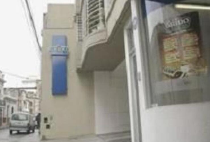 Imagen de Dos delincuentes armados asaltaron una heladería y se llevaron la recaudación Imagen de Dos delincuentes armados asaltaron una heladería y se llevaron la recaudación