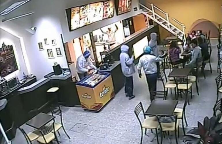 Imagen de El asalto a una helader&iacute;a qued&oacute; registrado por las c&aacute;maras de seguridad