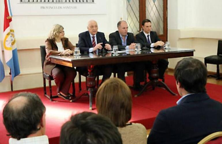 El Sadop le envi&oacute; una dura carta al gobernador por otorgar aportes.