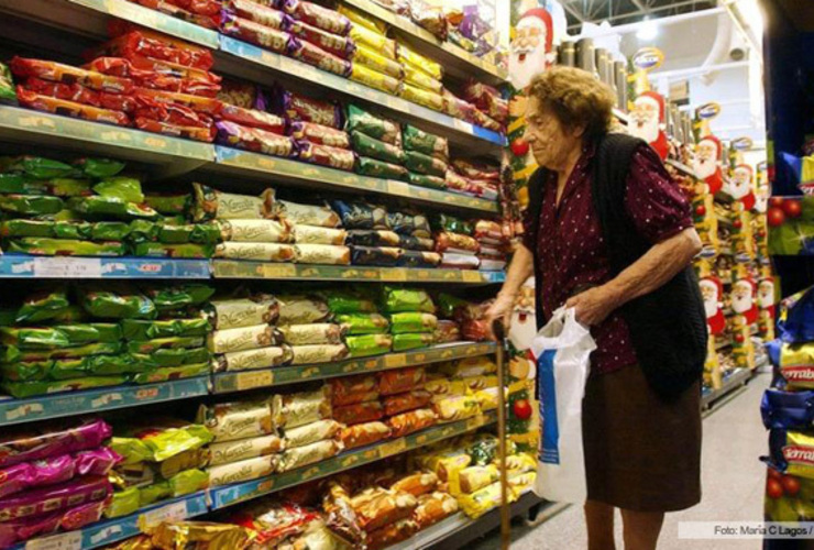 Imagen de Piden que los supermercados tengan cajas para mayores de 65 años