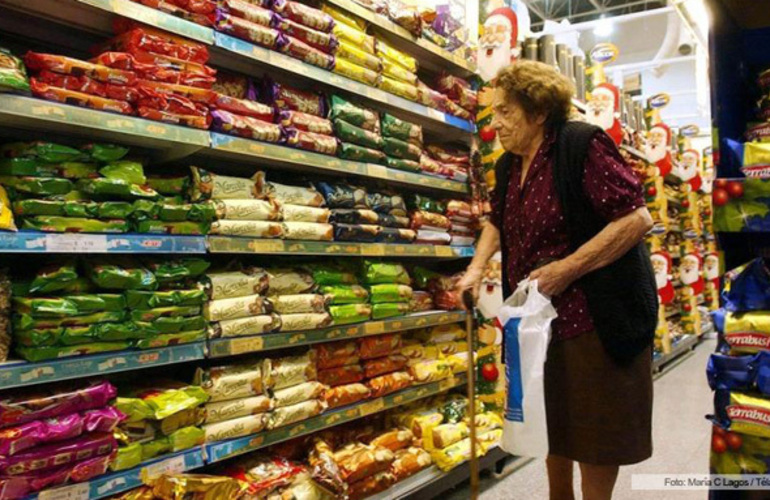Imagen de Piden que los supermercados tengan cajas para mayores de 65 años