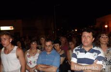 Iván D´ortona (chomba a rayas blancas y azules) durante la marcha no habló pero sí después de la manifestación