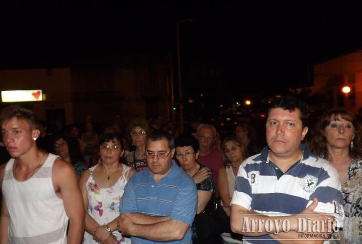 Iván D´ortona (chomba a rayas blancas y azules) durante la marcha no habló pero sí después de la manifestación