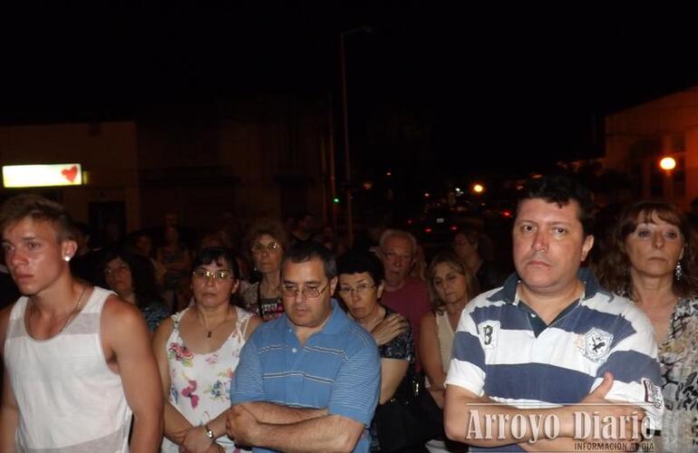 Iván D´ortona (chomba a rayas blancas y azules) durante la marcha no habló pero sí después de la manifestación