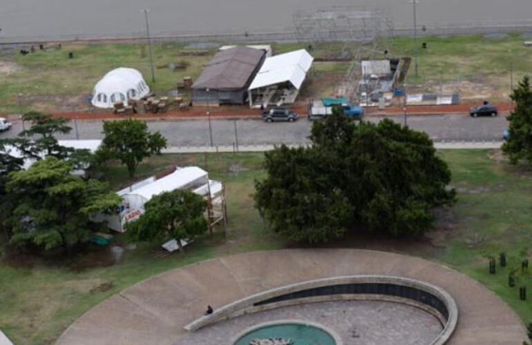 El lugar indicado. El parque Nacional a la Bandera se está preparando para recibir a la fiesta, que estiman congregará este año a unas 900 mil personas. Foto: S.Salinas. La Capital