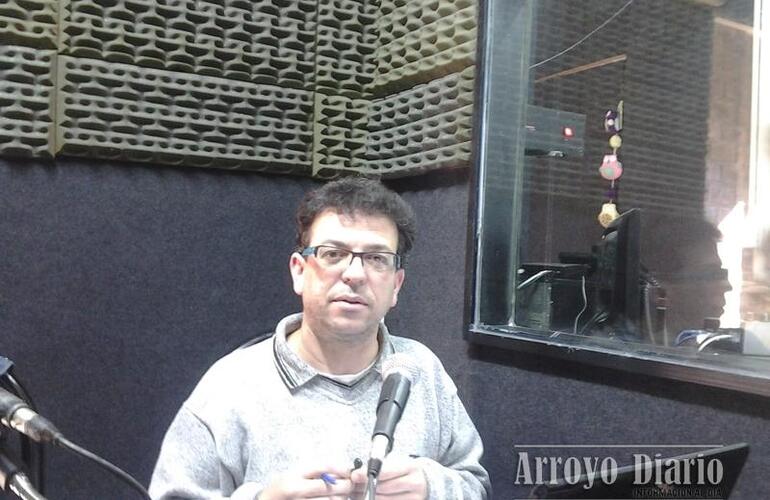 Ulises Bosco en los estudios de Radio Extremo 106.9