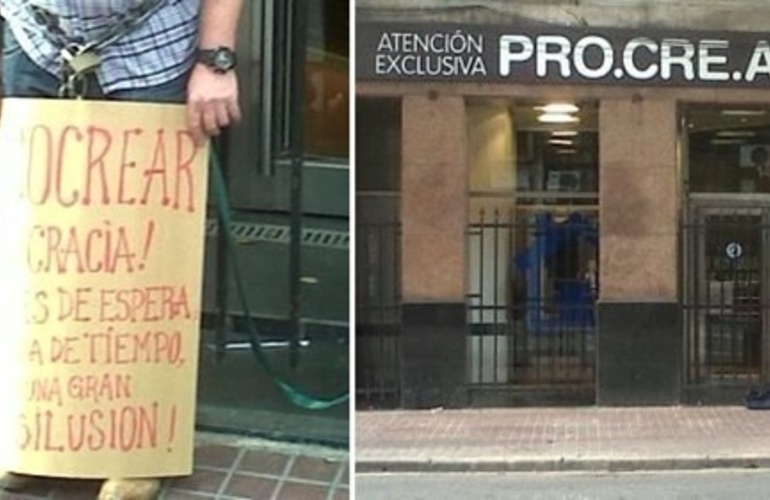 Imagen de Se encadenó a la puerta del banco porque no le pagan el crédito Procrear