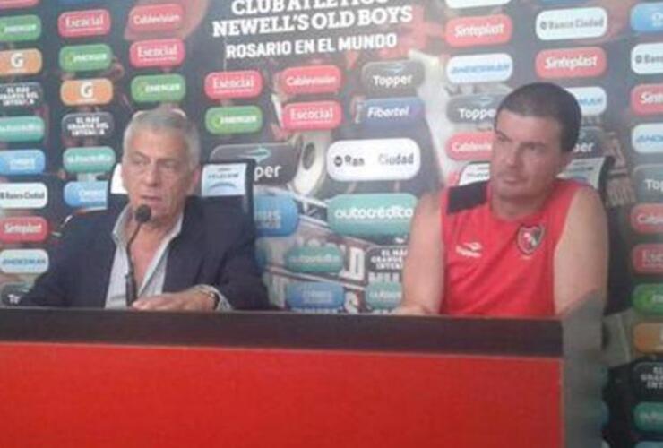 Imagen de Gustavo Raggio dejará de ser el entrenador de Newell's al final del torneo