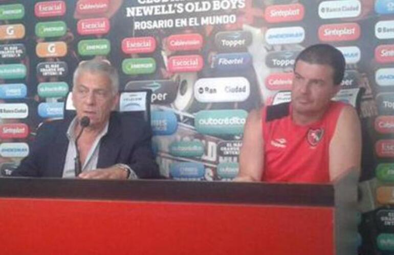 Imagen de Gustavo Raggio dejará de ser el entrenador de Newell's al final del torneo