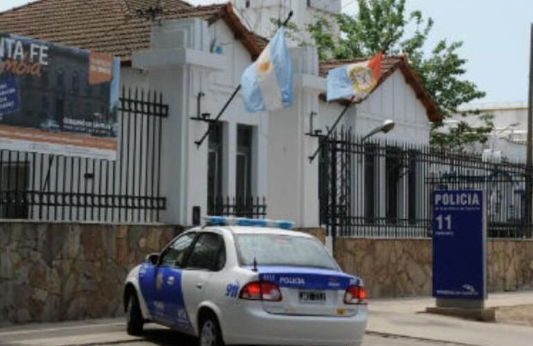 Imagen de Una chica de 17 a&ntilde;os fue detenida acusada de asaltar y golpear con un palo a un taxista