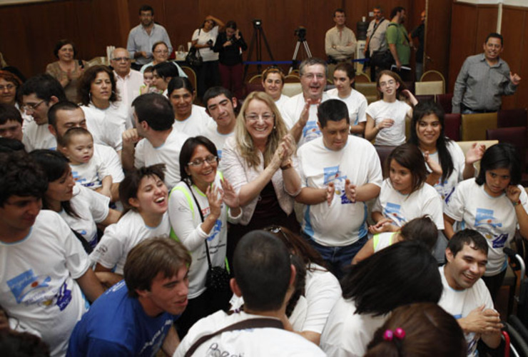 Imagen de La Ministra Alicia Kirchner visita el Complejo Integral "Los Tiburones"
