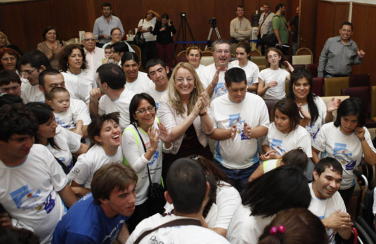 Imagen de La Ministra Alicia Kirchner visita el Complejo Integral "Los Tiburones"
