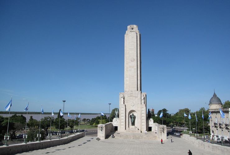 Imagen de Unos cien mil pesos para arreglar el Monumento