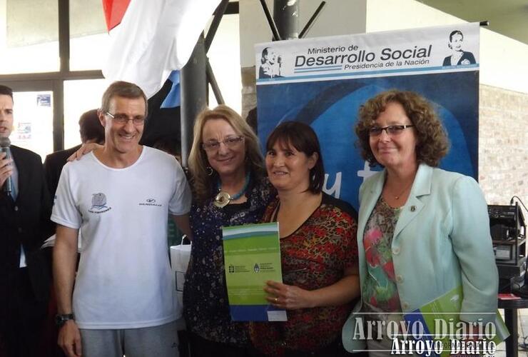 Imagen de La Ministra de Desarrollo Social de la Nación, Alicia Kirchner, visitó el Complejo Integral Los Tiburones