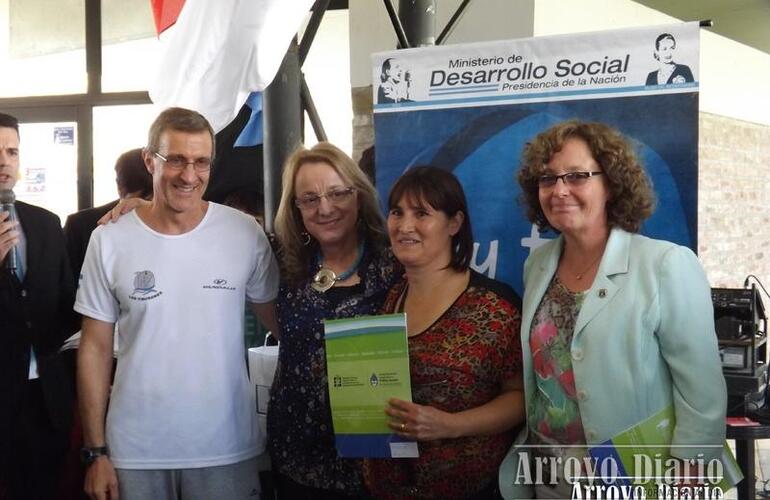 Imagen de La Ministra de Desarrollo Social de la Nación, Alicia Kirchner, visitó el Complejo Integral Los Tiburones