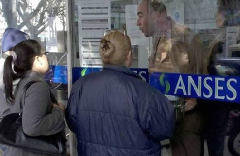 Imagen de Medida de fuerza en ANSES: �Solo se atienden turnos sacados v&iacute;a internet�