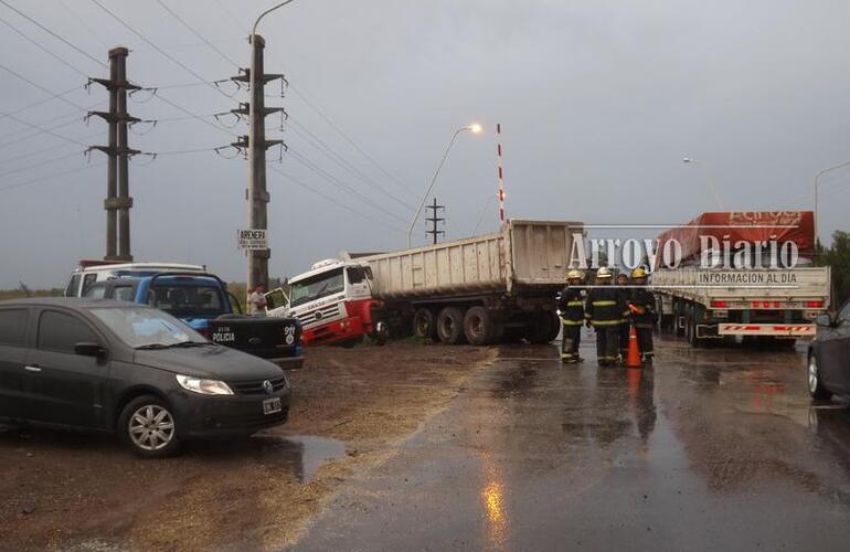 Imagen de Tras una mala maniobra terminó en la cuneta