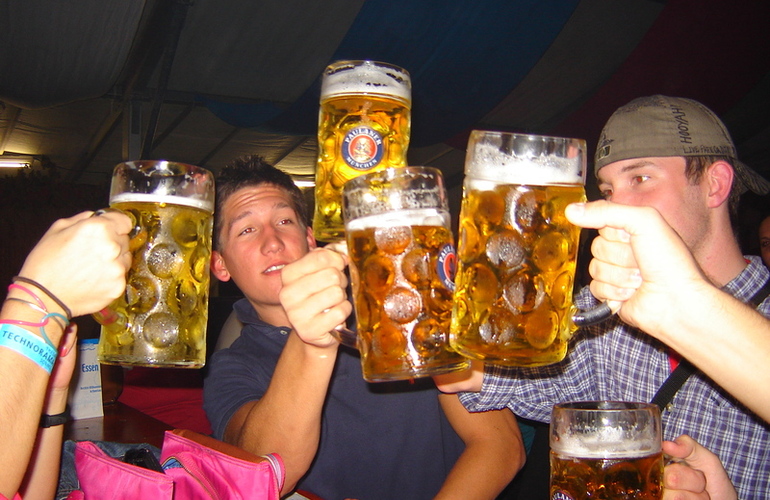 Imagen de Un estudio sostiene que tomar cerveza no engorda m&aacute;s que otras bebidas alcoh&oacute;licas