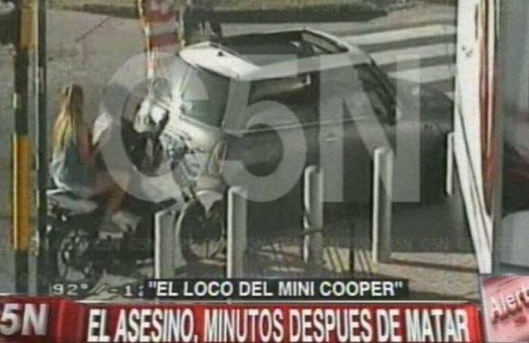 Imagen de Indignante: minutos después de matar, el supuesto asesino estaba entre risas y abrazos