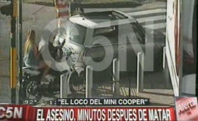 Imagen de Indignante: minutos después de matar, el supuesto asesino estaba entre risas y abrazos