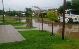 Imagen de Una laguna: así está calle José Hernández