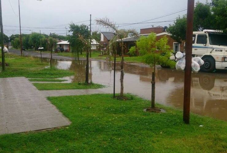 Imagen de Una laguna: así está calle José Hernández