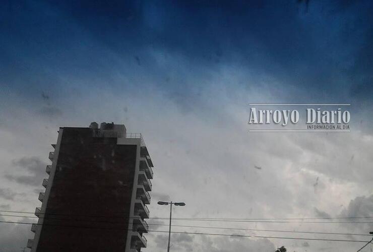 Así se veía el cielo sobre Arroyo Seco esta mañana