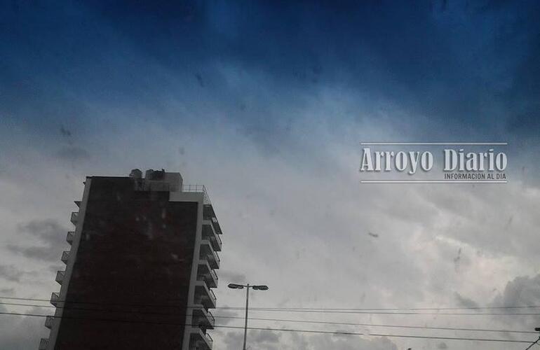 Así se veía el cielo sobre Arroyo Seco esta mañana