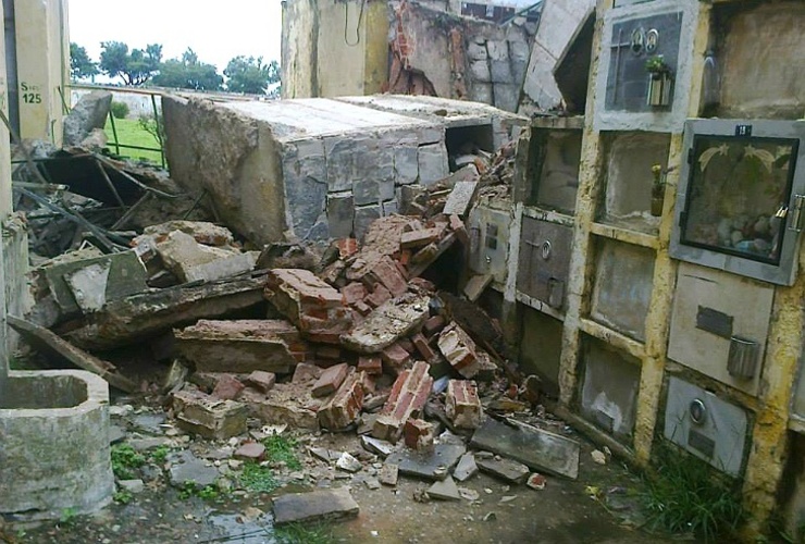 Imagen de Se derrumbaron 130 nichos del cementerio de Santa Fe